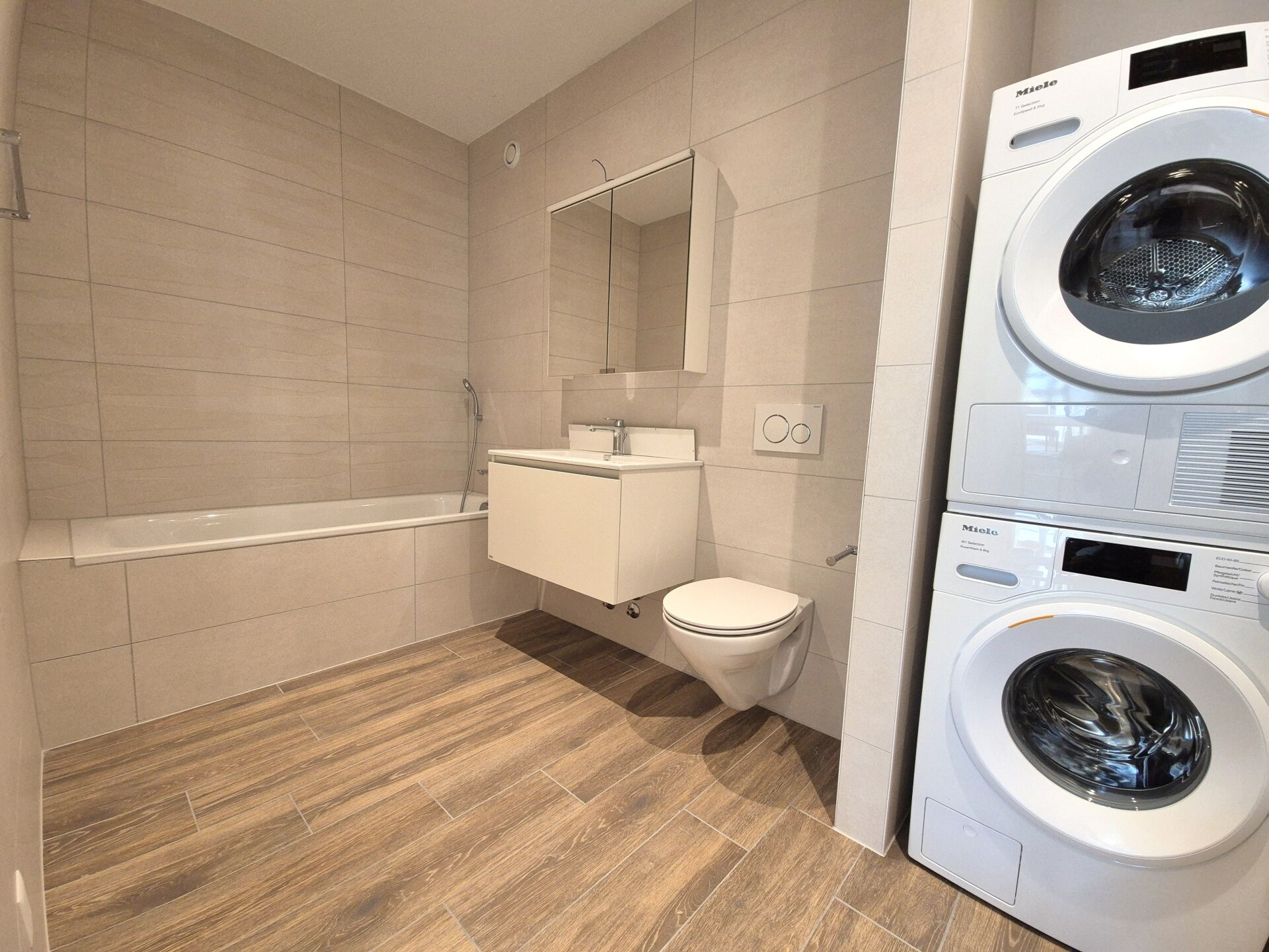 e502e6da16a18c9784af4c19223b0239