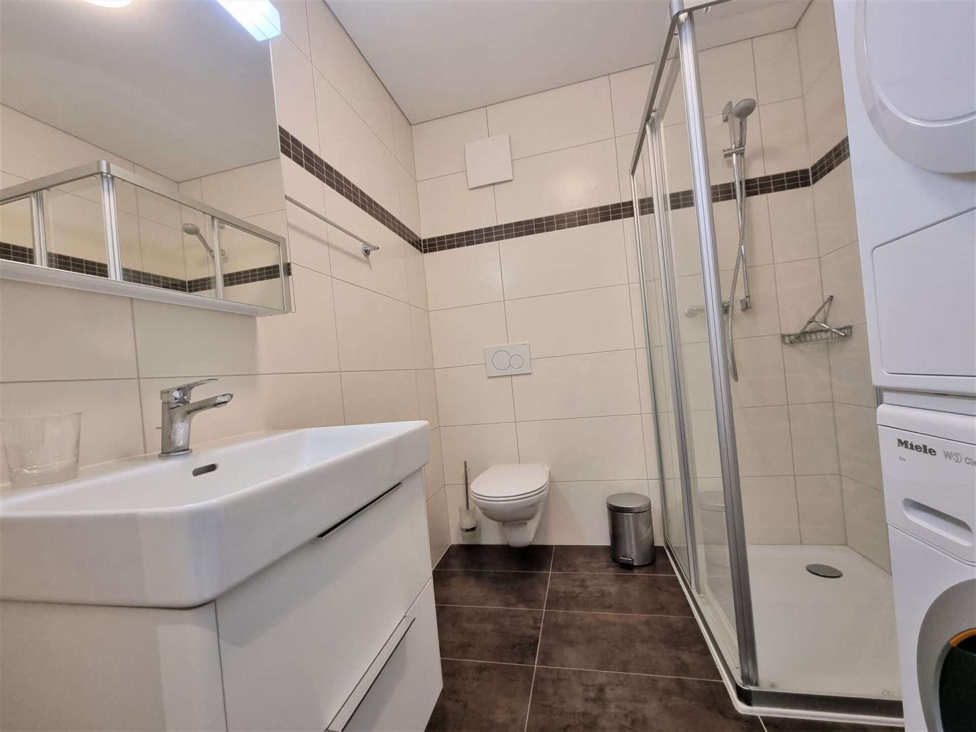 Grandcour – Appartement meublé 3.5 pièces au dernier étage