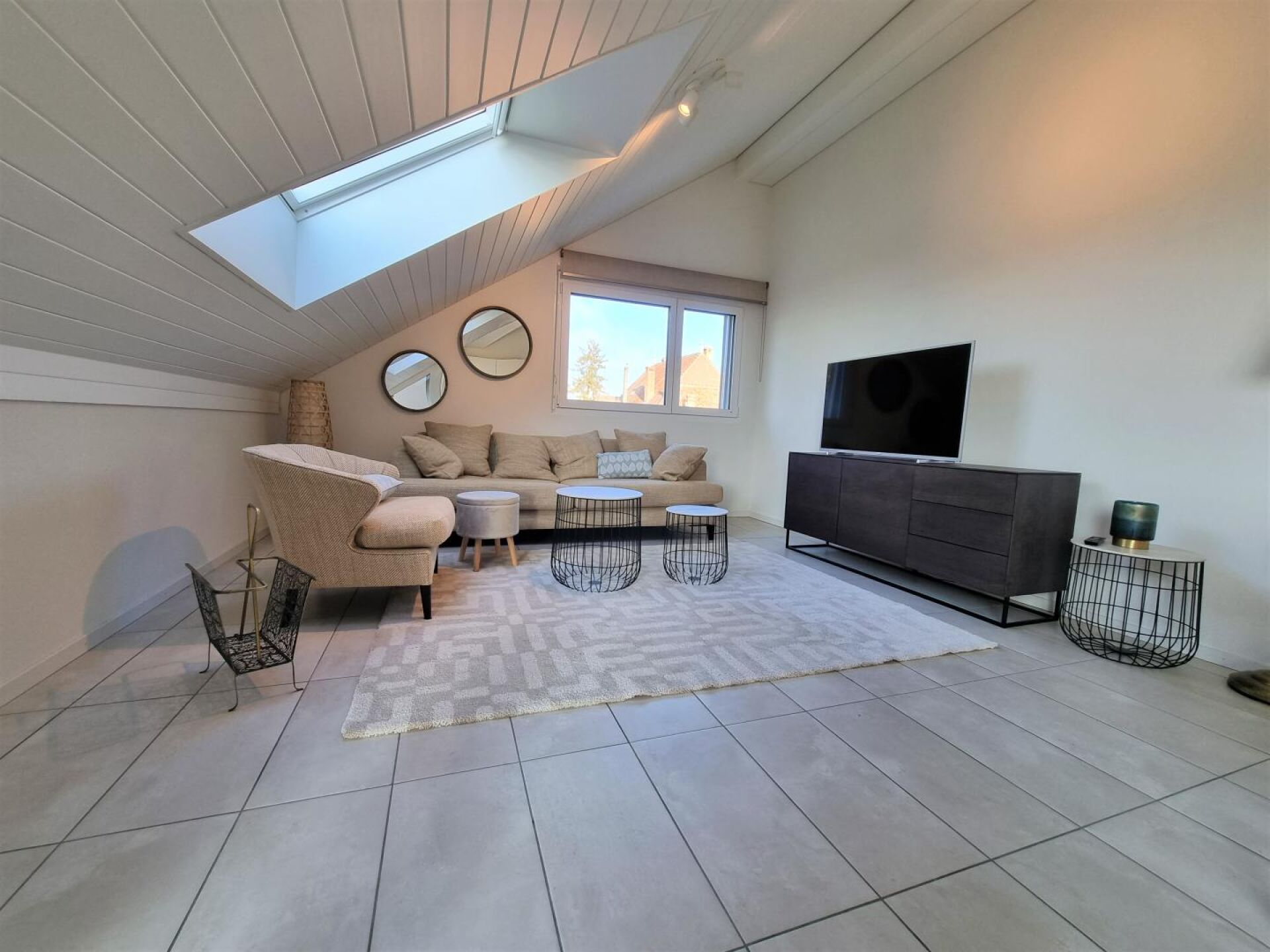 Grandcour – Appartement meublé 3.5 pièces au dernier étage