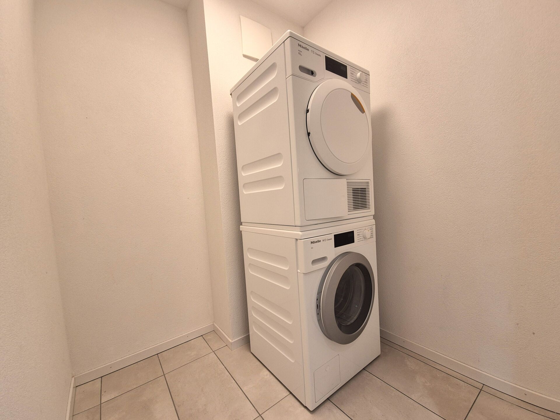 Grandcour – Appartement meublé 2.5 pièces au rez-de-chaussée