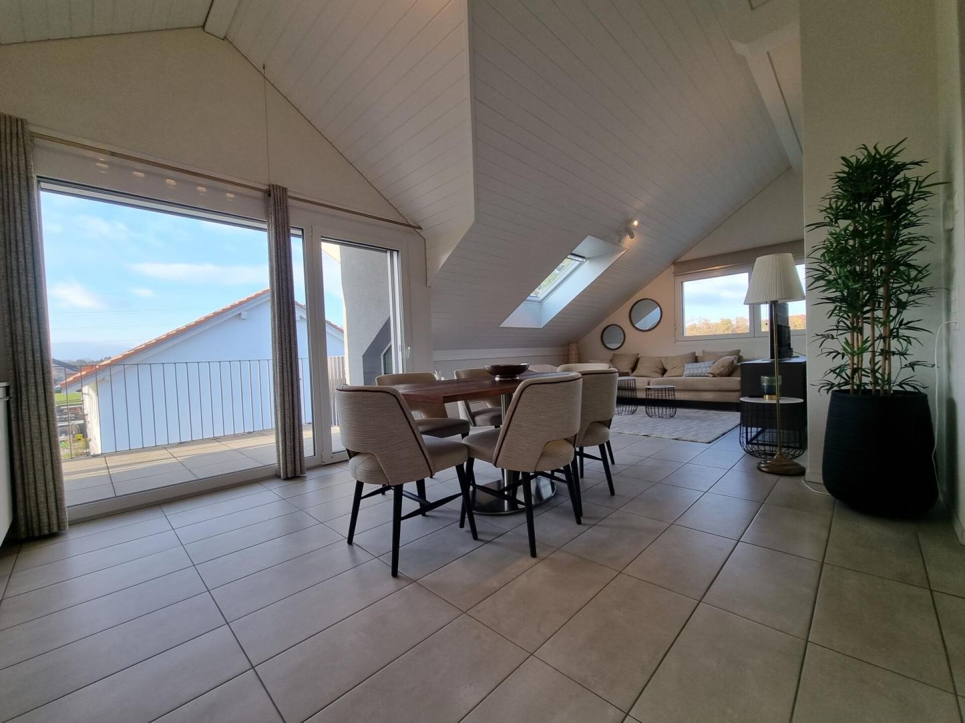 Grandcour – Appartement meublé 3.5 pièces au dernier étage