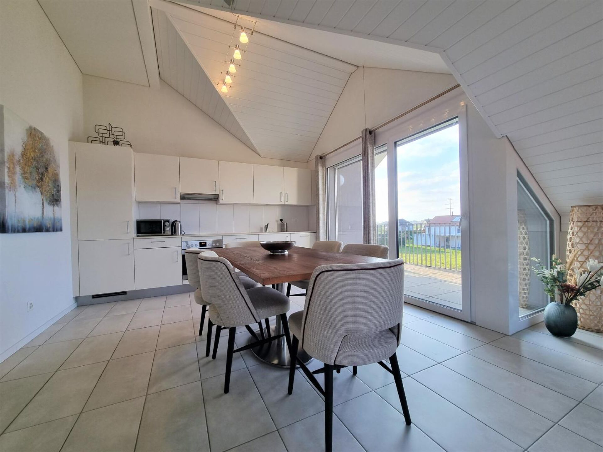 Grandcour – Appartement meublé 3.5 pièces au dernier étage