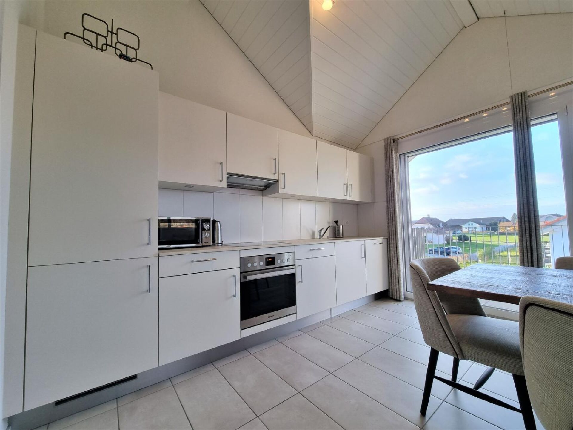 Grandcour – Appartement meublé 3.5 pièces au dernier étage